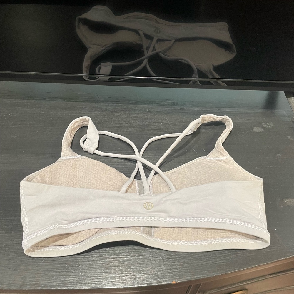 Lululemon free to be bra